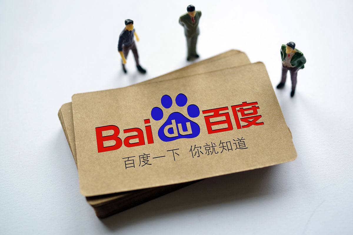 黑龙江一地惊现黑熊上街